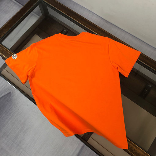 モンクレール スタイリッシュなラウンドネック半袖Tシャツ