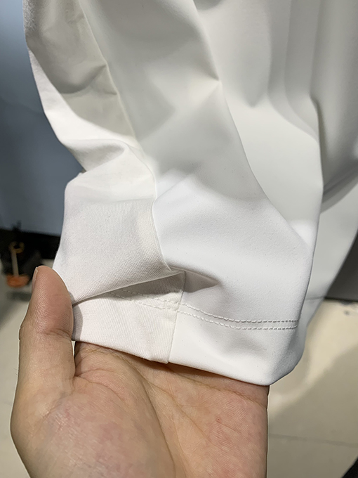 プラダ 新しい針織りステッチロゴ刺繍半袖Tシャツ