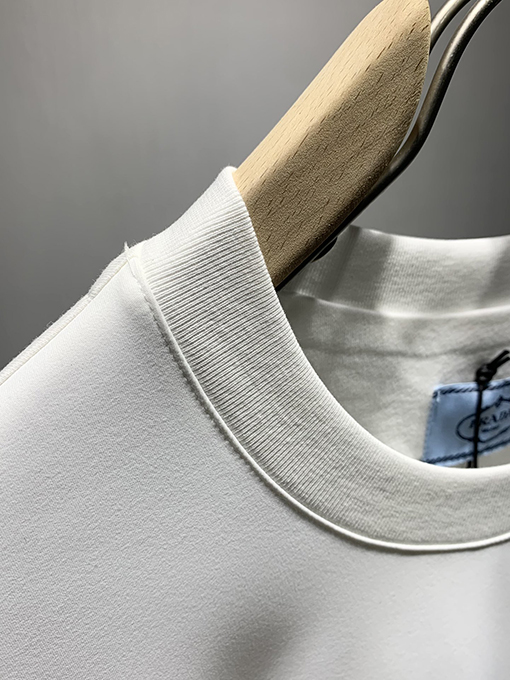 プラダ 新しい針織りステッチロゴ刺繍半袖Tシャツ