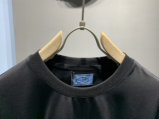 プラダ 新しい針織りステッチロゴ刺繍半袖Tシャツ