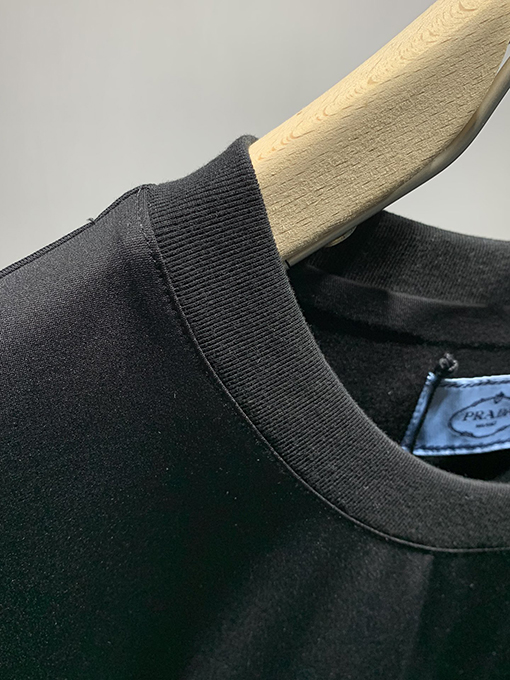 プラダ 新しい針織りステッチロゴ刺繍半袖Tシャツ