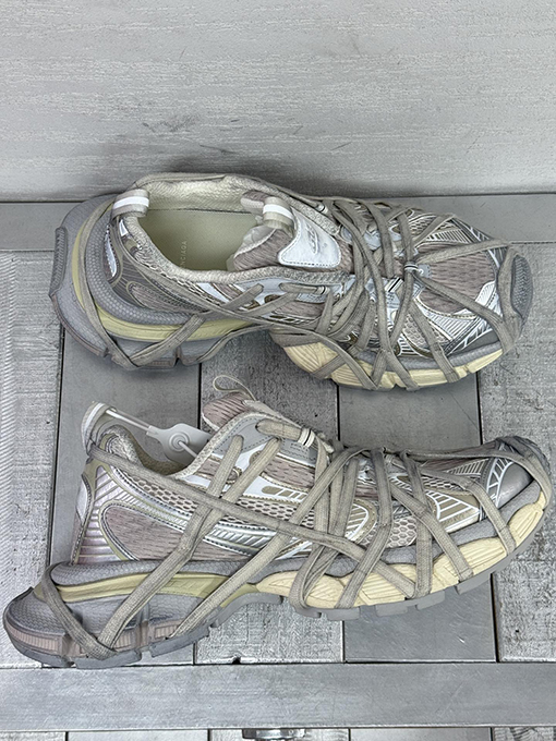 バレンシアガコピー シリーズストラップ機能モカスニーカー