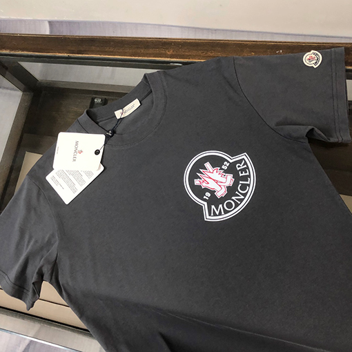 モンクレール 新しいロゴプリントラウンドネック半袖Tシャツ