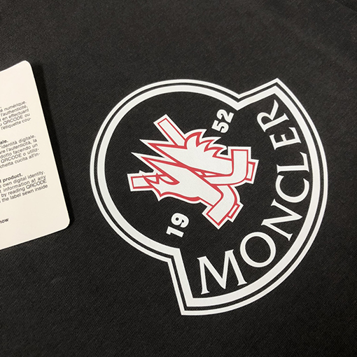モンクレール 新しいロゴプリントラウンドネック半袖Tシャツ