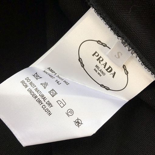 プラダ  新しい三角クラシックメタルロゴポロシャツ