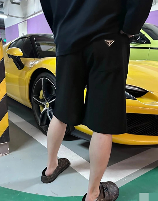 プラダ  新しいバックポケット三角マークパンツ