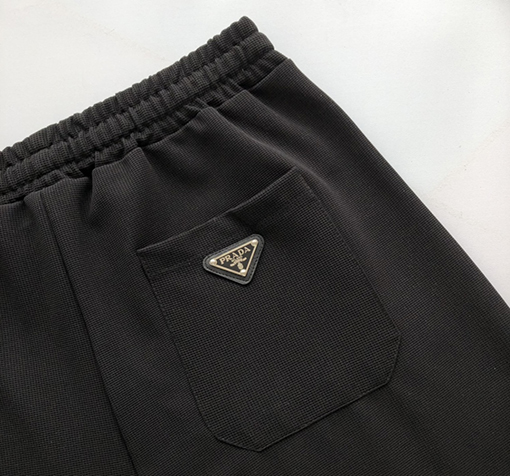 プラダ  新しいバックポケット三角マークパンツ