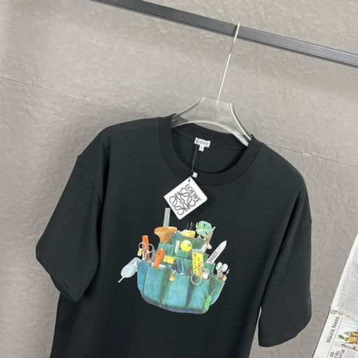 ロエベコピー 職人技天地展示会シリーズ工具皮袋半袖Tシャツ