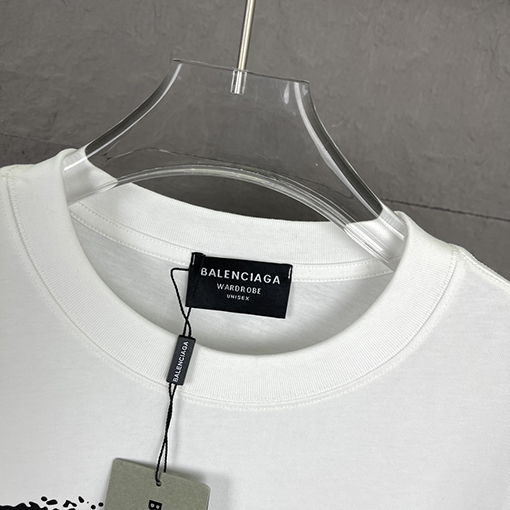 バレンシアガ クラシックプリントロゴ半袖Tシャツ