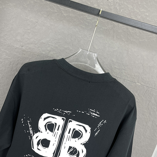 バレンシアガ クラシックプリントロゴ半袖Tシャツ