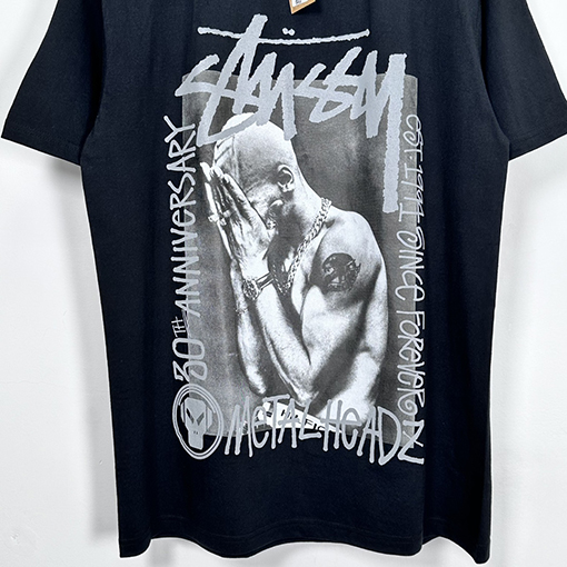 STUSSY X GOLDIE METALHEADZ SS 24コラボTEE 3 M反射ブラックバンドキャラクターTシャツ