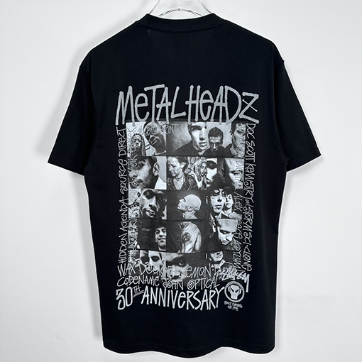 STUSSY X GOLDIE METALHEADZ SS 24コラボTEE 3 M反射ブラックバンドキャラクターTシャツ