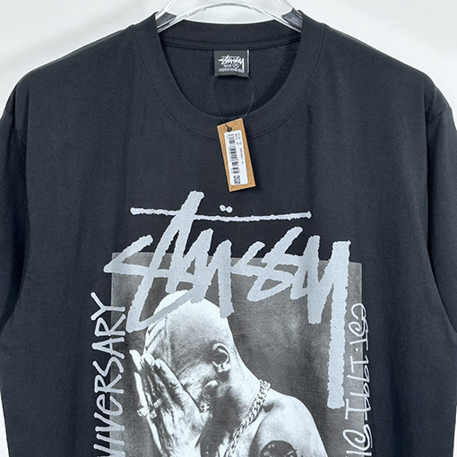STUSSY X GOLDIE METALHEADZ SS 24コラボTEE 3 M反射ブラックバンドキャラクターTシャツ