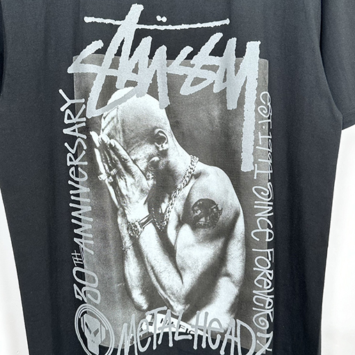 STUSSY X GOLDIE METALHEADZ SS 24コラボTEE 3 M反射ブラックバンドキャラクターTシャツ