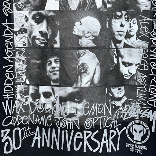 STUSSY X GOLDIE METALHEADZ SS 24コラボTEE 3 M反射ブラックバンドキャラクターTシャツ