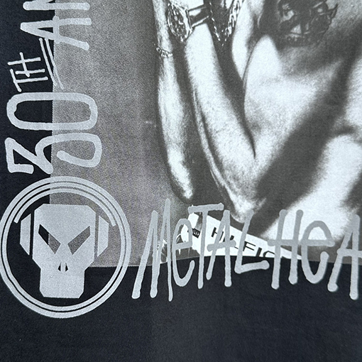 STUSSY X GOLDIE METALHEADZ SS 24コラボTEE 3 M反射ブラックバンドキャラクターTシャツ