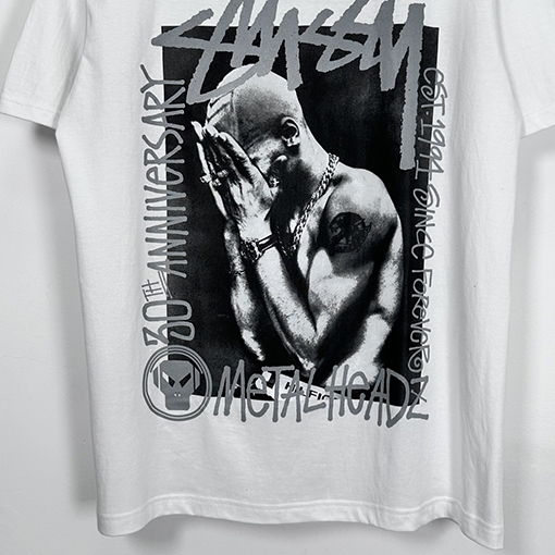 STUSSY X GOLDIE METALHEADZ SS 24コラボTEE 3 M反射ブラックバンドキャラクターTシャツ