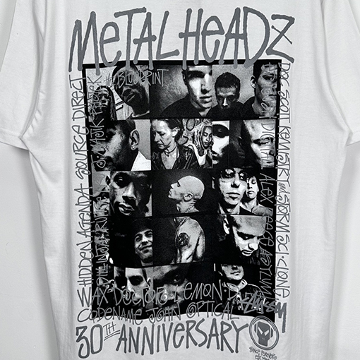 STUSSY X GOLDIE METALHEADZ SS 24コラボTEE 3 M反射ブラックバンドキャラクターTシャツ