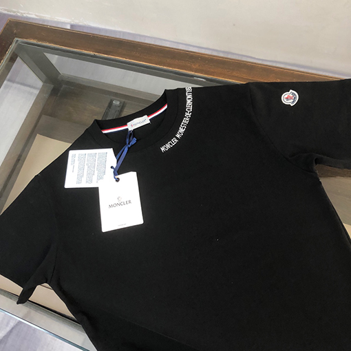 モンクレールスーパーコピー 通気性と肌に優しい半袖Tシャツ