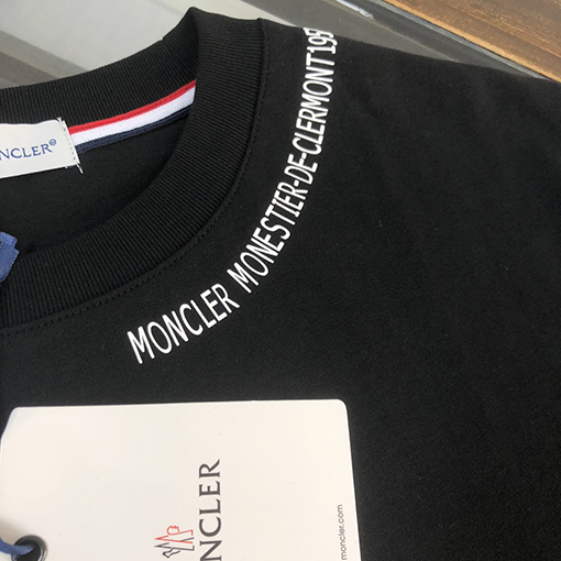 モンクレールスーパーコピー 通気性と肌に優しい半袖Tシャツ