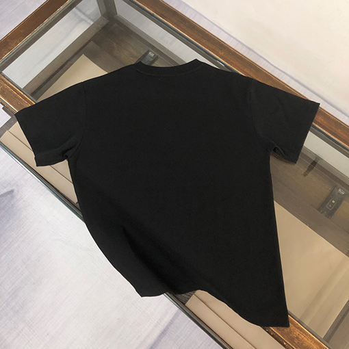 モンクレールスーパーコピー 通気性と肌に優しい半袖Tシャツ