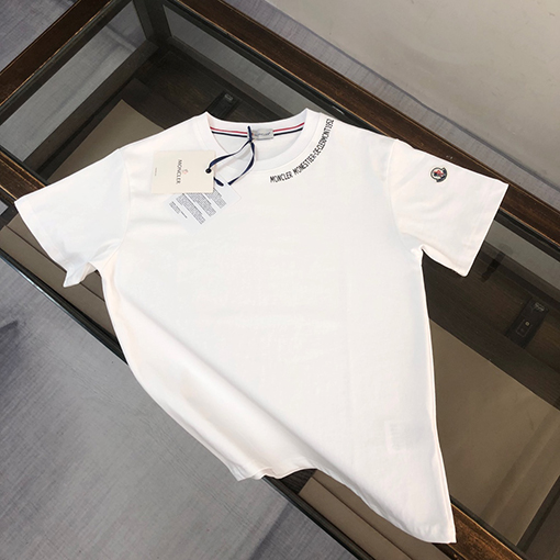 モンクレールスーパーコピー 通気性と肌に優しい半袖Tシャツ