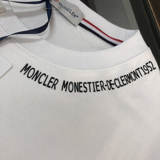 モンクレールスーパーコピー 通気性と肌に優しい半袖Tシャツ