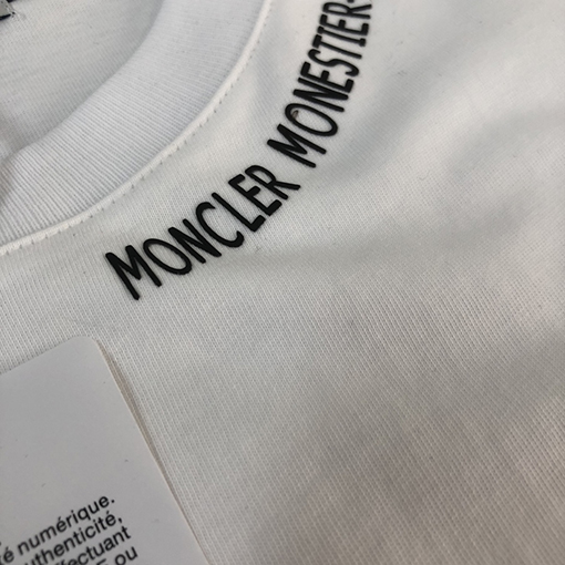 モンクレールスーパーコピー 通気性と肌に優しい半袖Tシャツ
