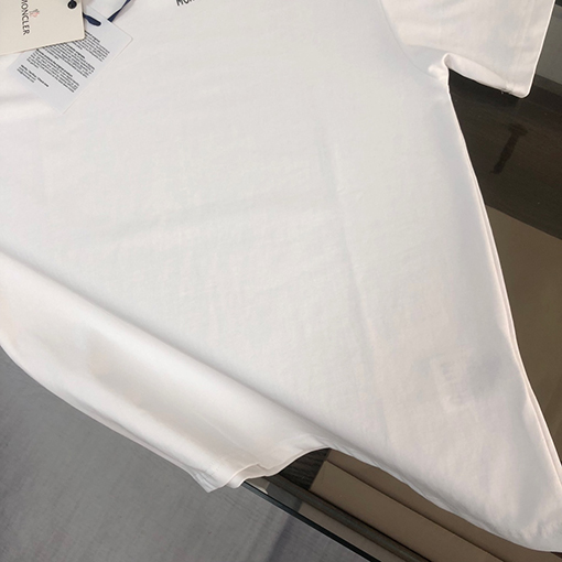 モンクレールスーパーコピー 通気性と肌に優しい半袖Tシャツ