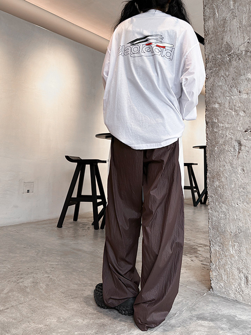バレンシアガ 新しい立体平織り刺繍ロゴパンツ