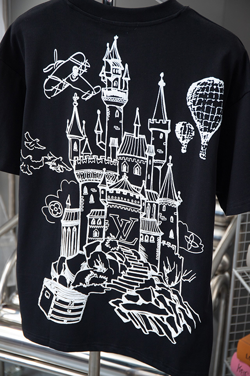 ルイヴィトン 新しいアルファベットロゴ立体歯ブラシ刺繍半袖Tシャツ