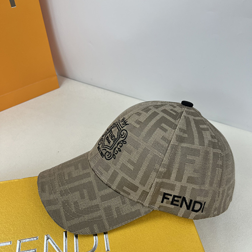 フェンディ 双FFベースボールキャップ