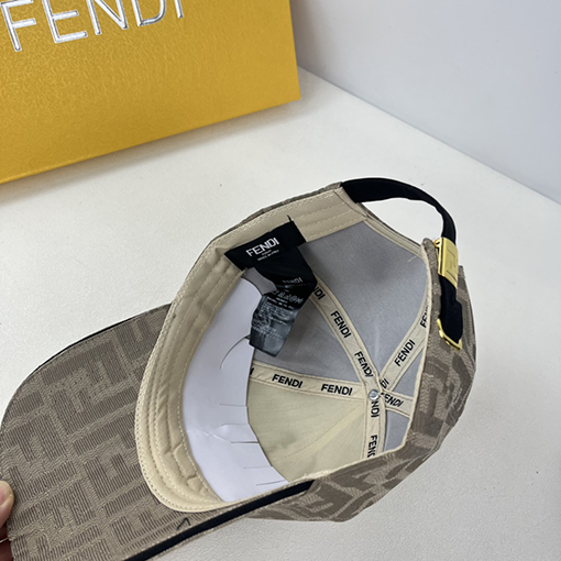 フェンディ 双FFベースボールキャップ