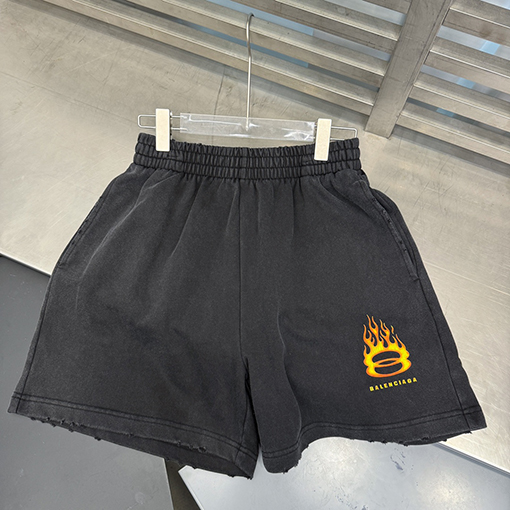 バレンシアガ  炎の新しいパンツ