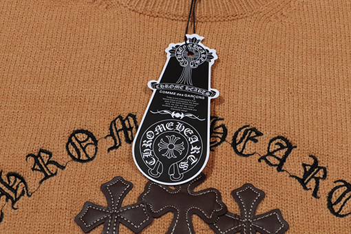 クロムハーツ  クロスレザーハードウェア刺繍クルーネックセーター
