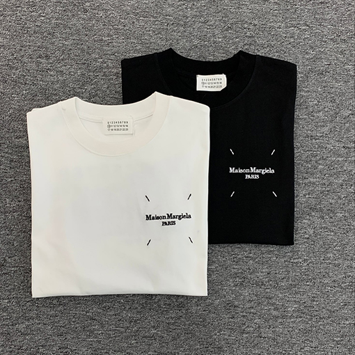 マルタンマルジェラ  新しい四隅の後ろ がプリントされた半袖Tシャツ