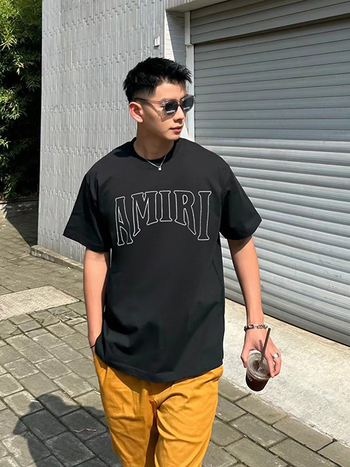 アミリ 胸に大きなロゴロゴ背中に立体的な大きなプリントTシャツ