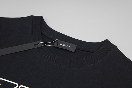 アミリ 胸に大きなロゴロゴ背中に立体的な大きなプリントTシャツ