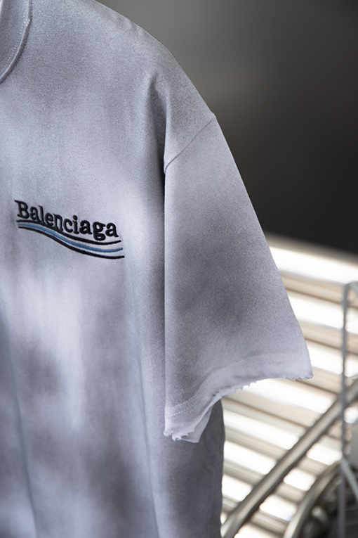 バレンシアガ 新しいクラシックコーラアルファベットロゴパターン刺繍半袖Tシャツ