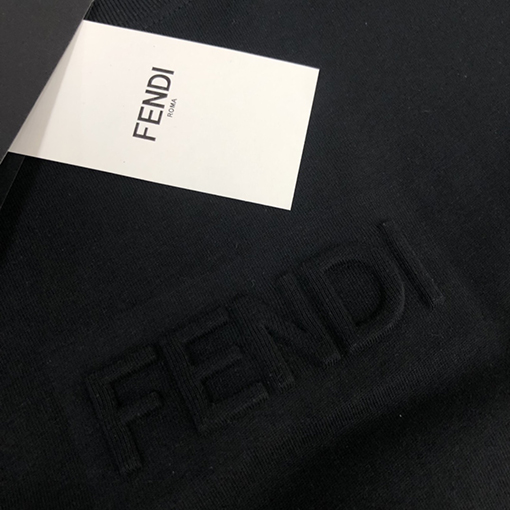 フェンディ 袖口の繊細な小さな目のプレスプリント半袖Tシャツ