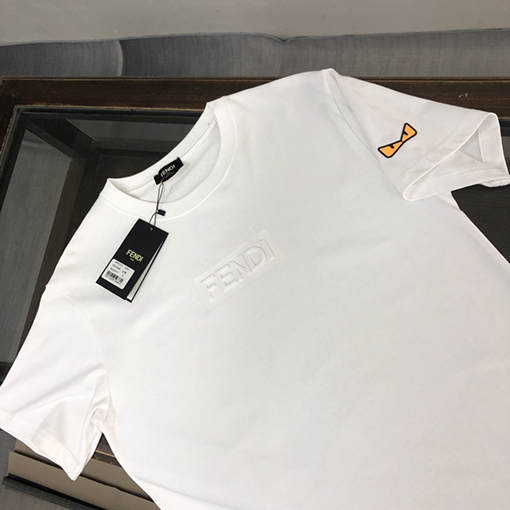 フェンディ 袖口の繊細な小さな目のプレスプリント半袖Tシャツ
