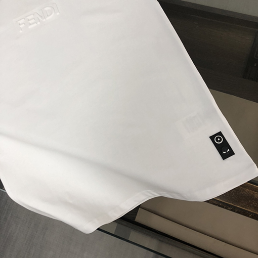 フェンディ 袖口の繊細な小さな目のプレスプリント半袖Tシャツ