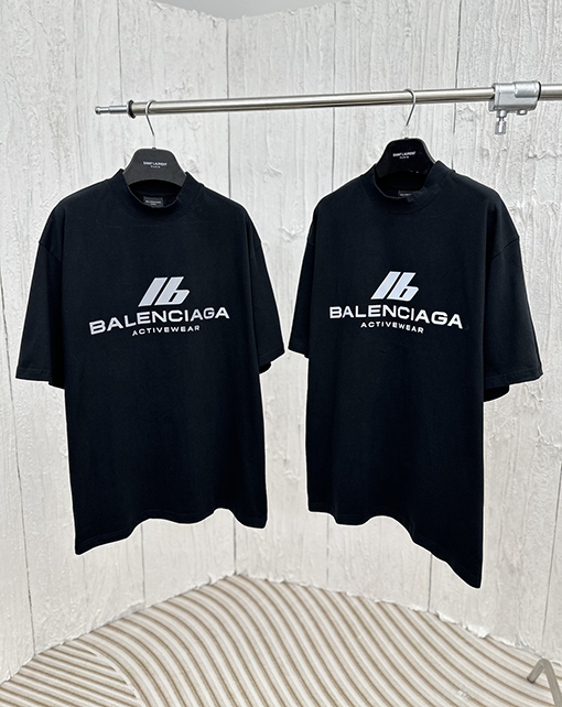 バレンシアガ アクティブウェアシルエット半袖Tシャツ