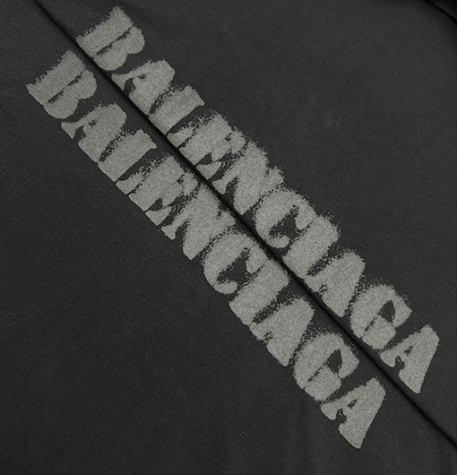 バレンシアガ  前後のぼかし文字ロゴ半袖Tシャツ
