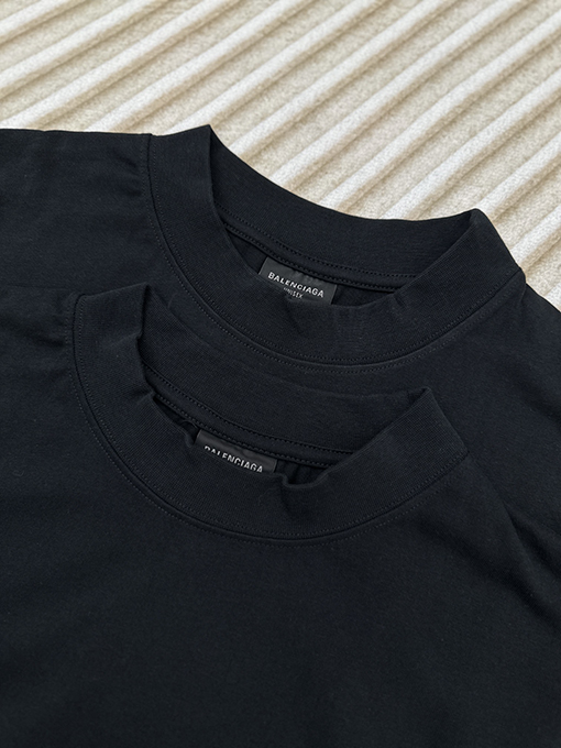 バレンシアガ  前後のぼかし文字ロゴ半袖Tシャツ