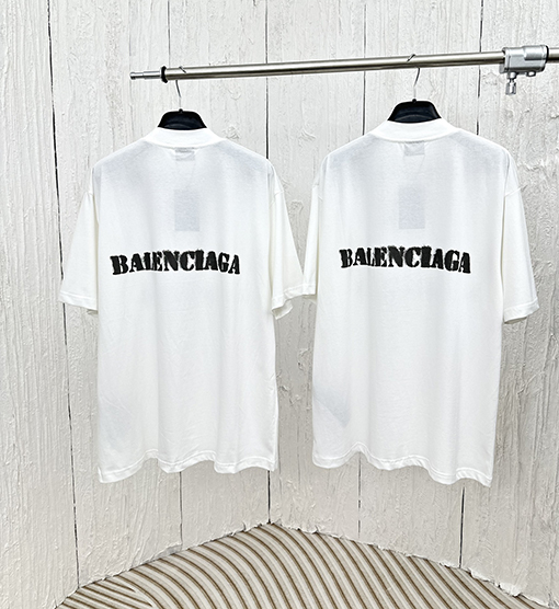 バレンシアガ  前後のぼかし文字ロゴ半袖Tシャツ