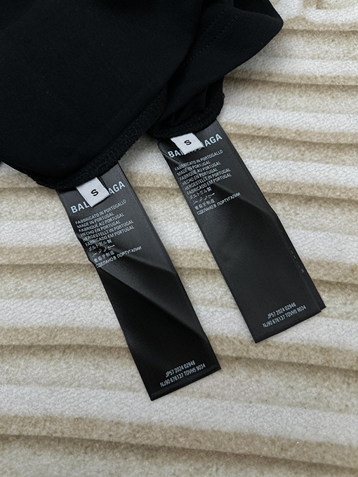 バレンシアガ  前後のぼかし文字ロゴ半袖Tシャツ