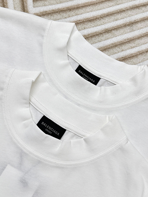 バレンシアガ  前後のぼかし文字ロゴ半袖Tシャツ