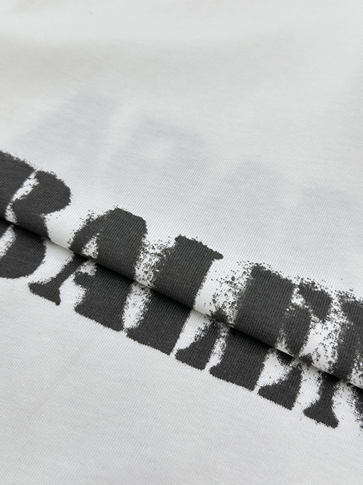 バレンシアガ  前後のぼかし文字ロゴ半袖Tシャツ