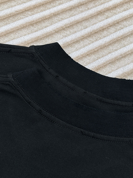 バレンシアガ 前後の文字ロゴ半袖Tシャツ
